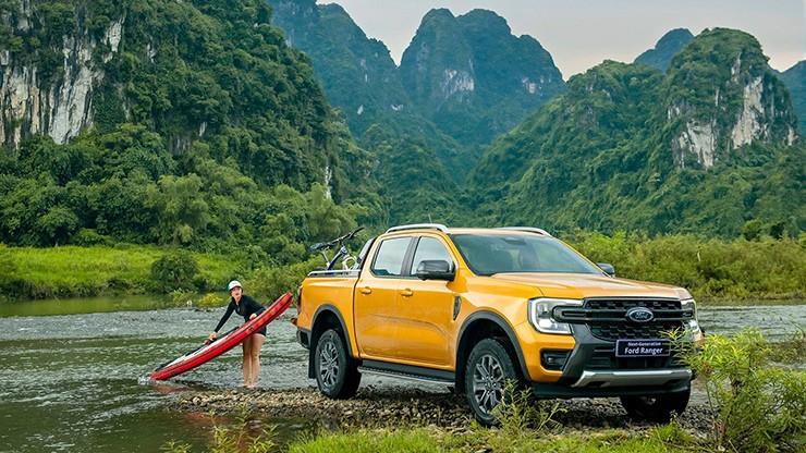 Ford Ranger tháng 11 rẻ nhất 707 triệu đồng, ưu đãi 100% phí trước bạ